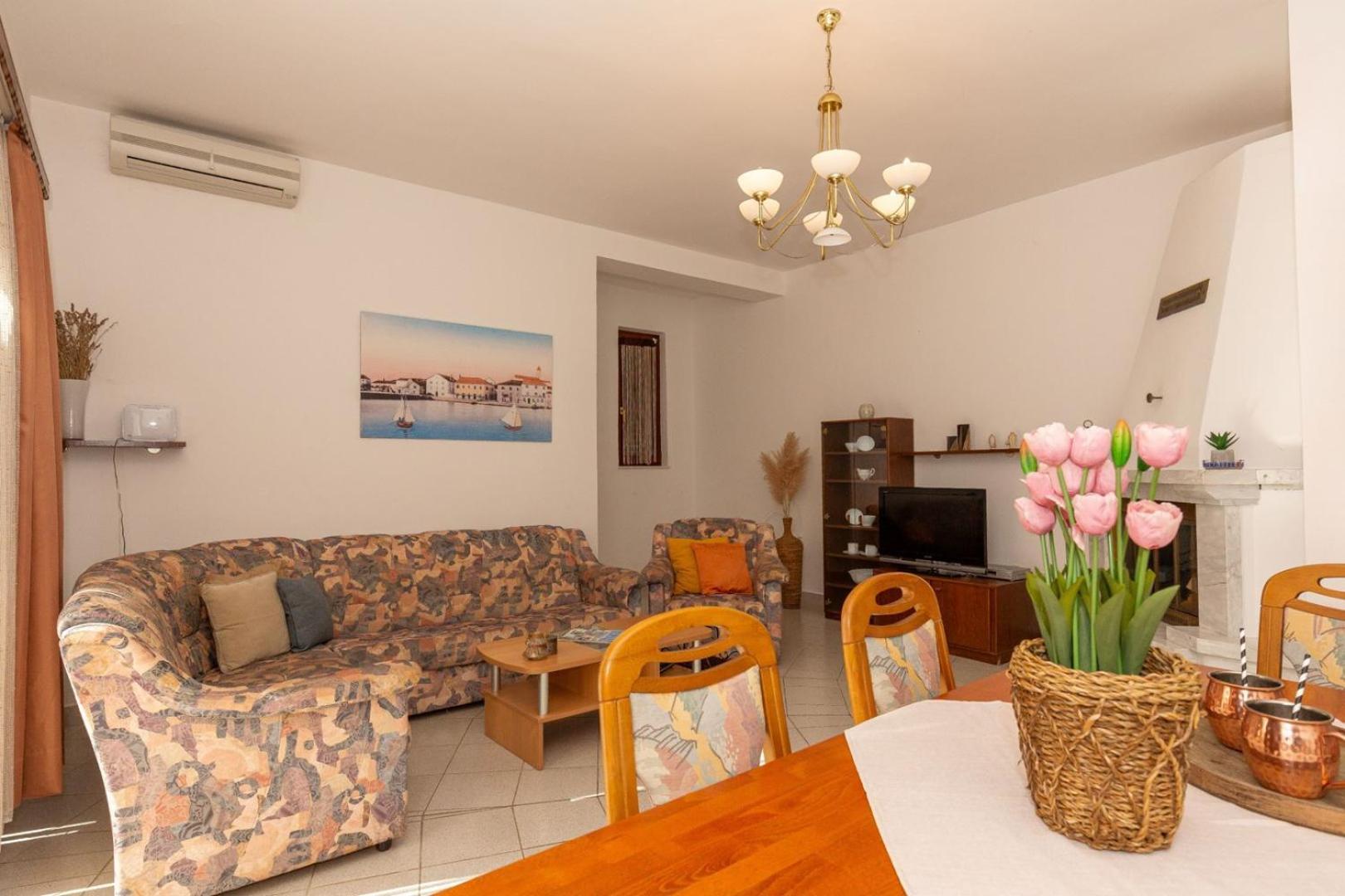 Three Bedroom Apartment In Biograd Weißenburg Exterior foto