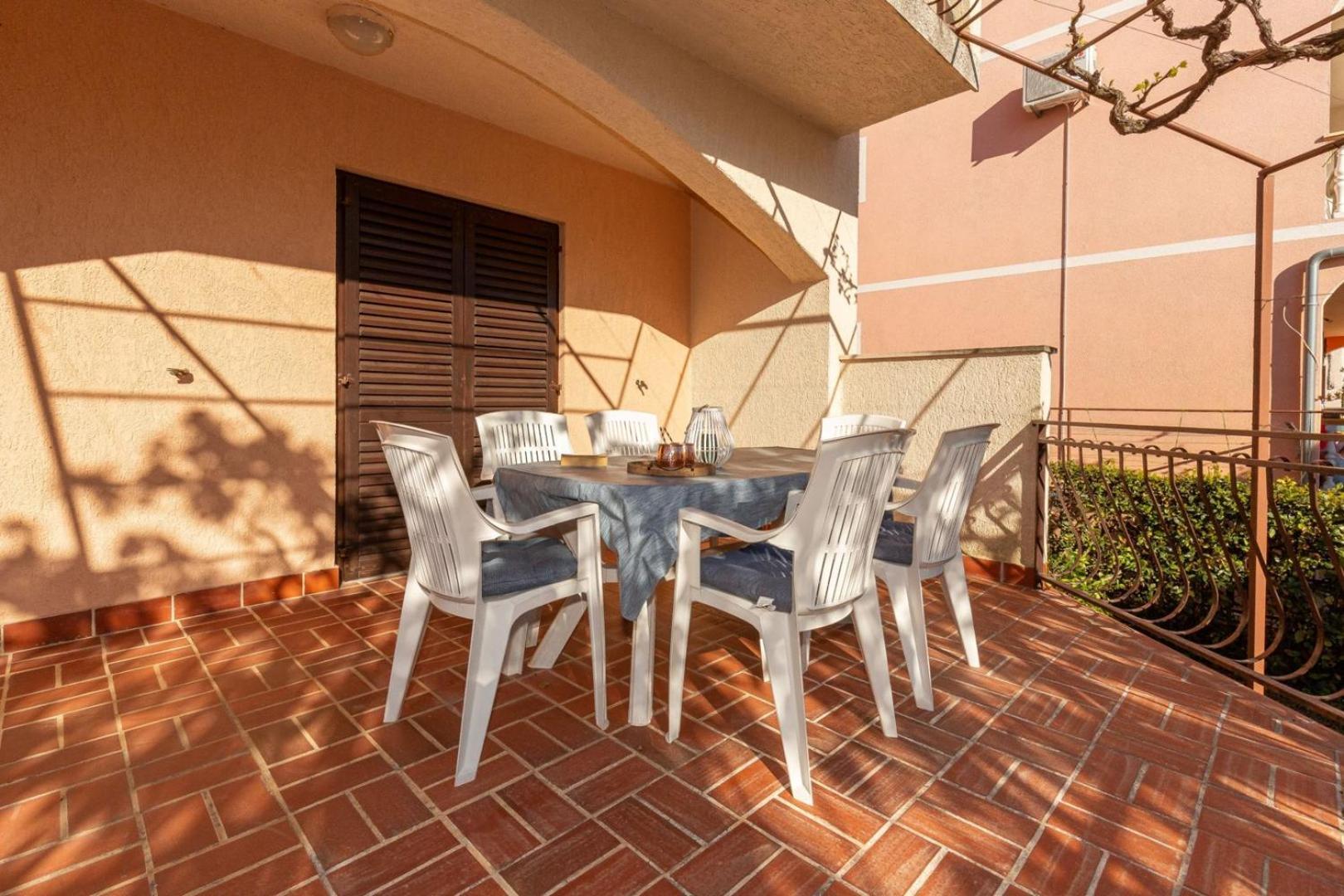 Three Bedroom Apartment In Biograd Weißenburg Exterior foto